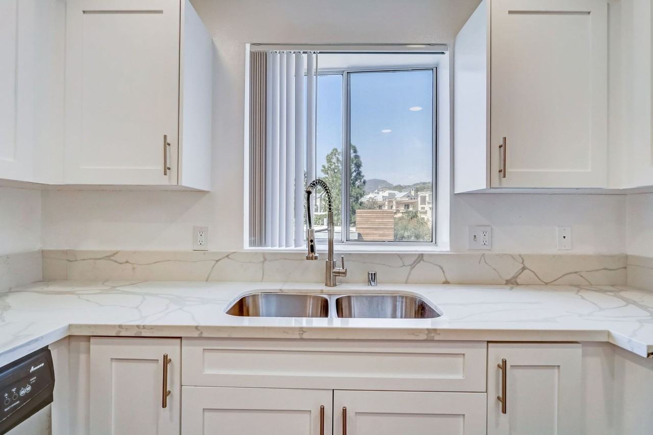 16070 Sunset Blvd - Photo 7 of 22