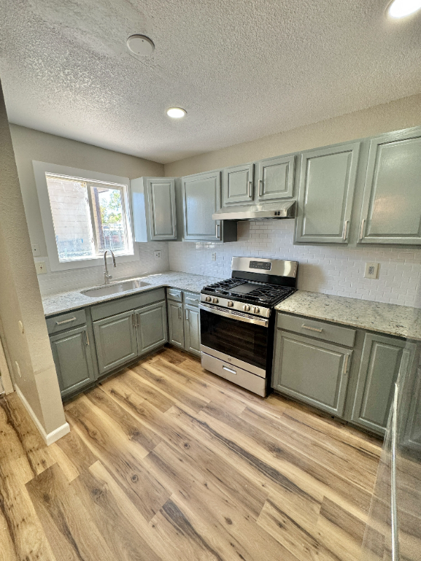 4325 Lashelle Ave - Photo 2 of 5