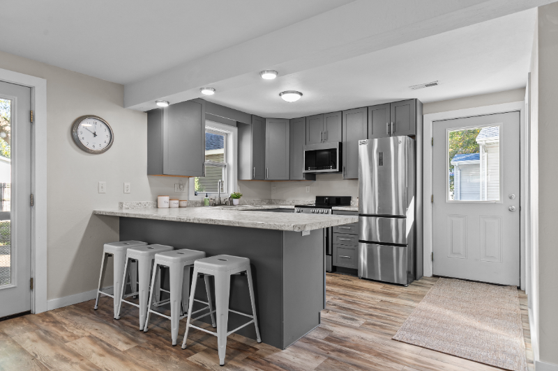 1004 W Kamps Ave - Photo 4 of 20