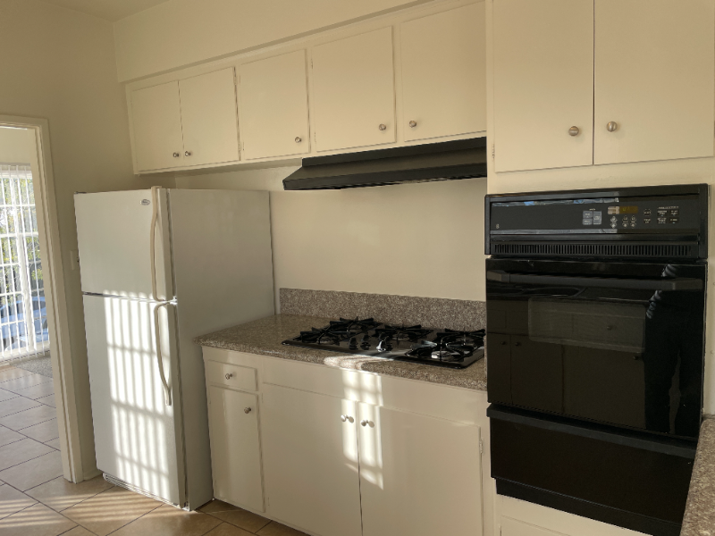 1122 S Clark Dr #4 - Photo 4 of 10