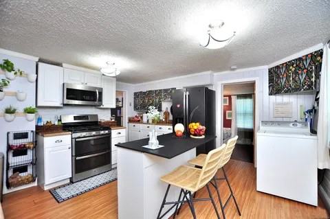 349 Naubuc Ave #A - Photo 5 of 9