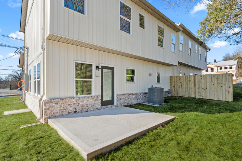 311 W Broad St - Photo 2 of 31