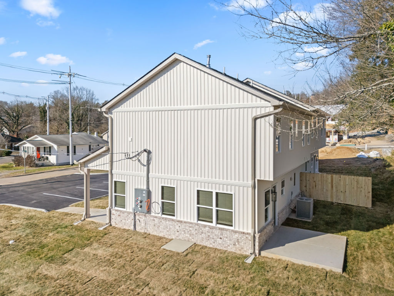 311 W Broad St - Photo 3 of 31