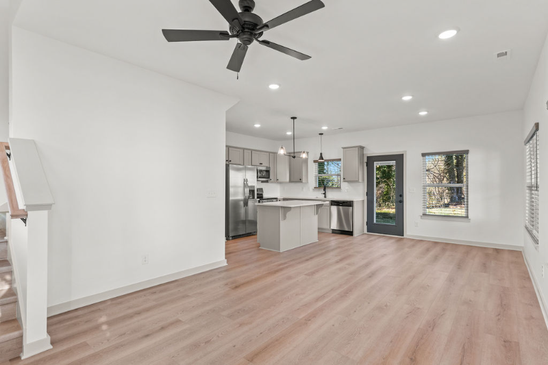 311 W Broad St - Photo 5 of 31