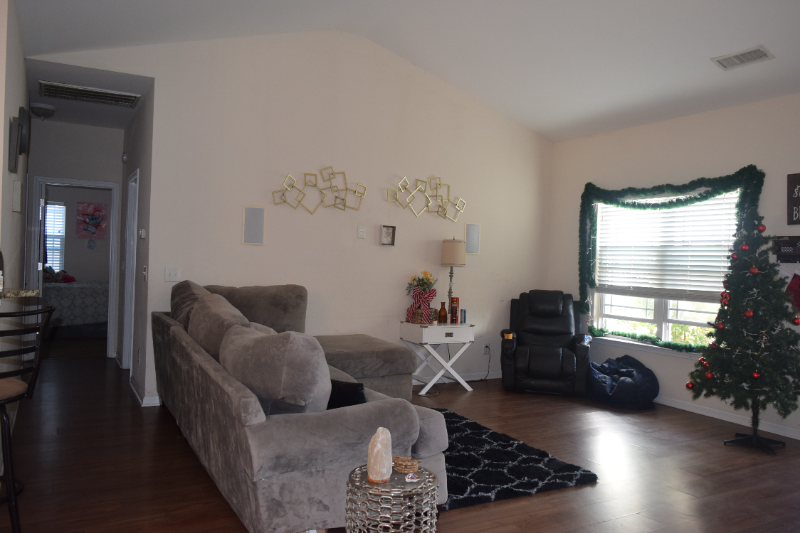 10 Wyndham Dr - Photo 2 of 13