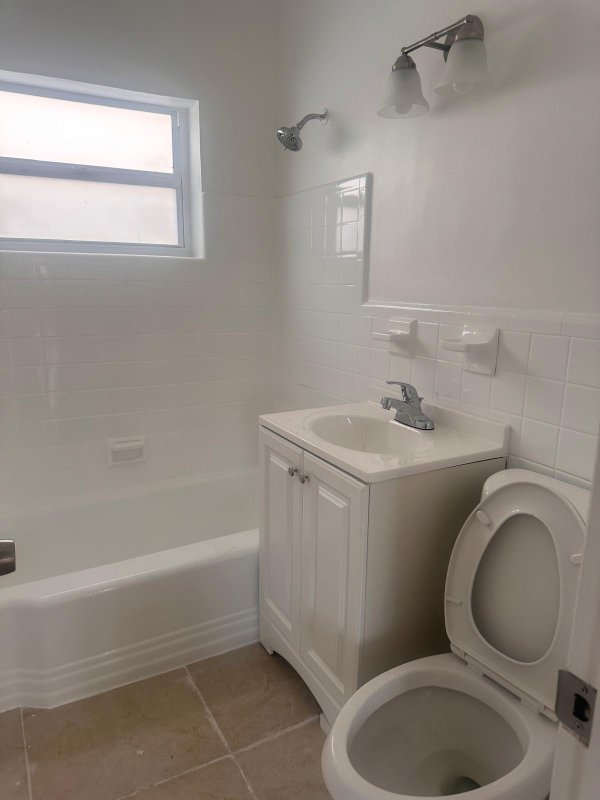 3248 Nwst - Photo 2 of 4