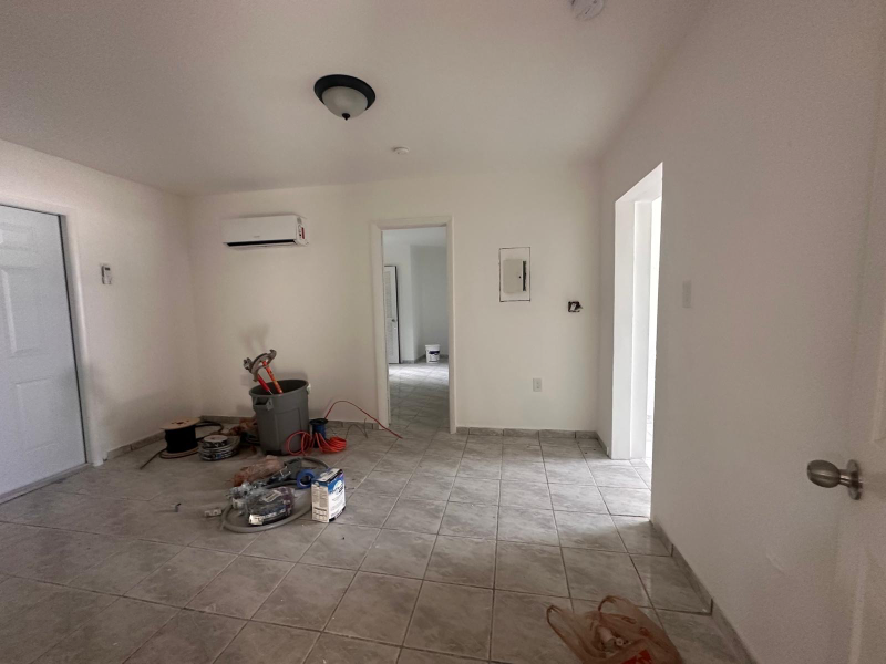 3248 Nwst - Photo 3 of 4