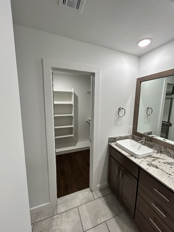 4600 E Lincoln St - Photo 5 of 8