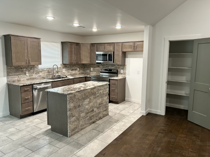 4600 E Lincoln St - Photo 6 of 8