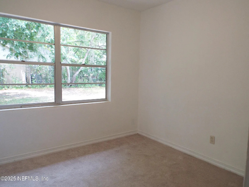 122 Husson Ave - Photo 3 of 7