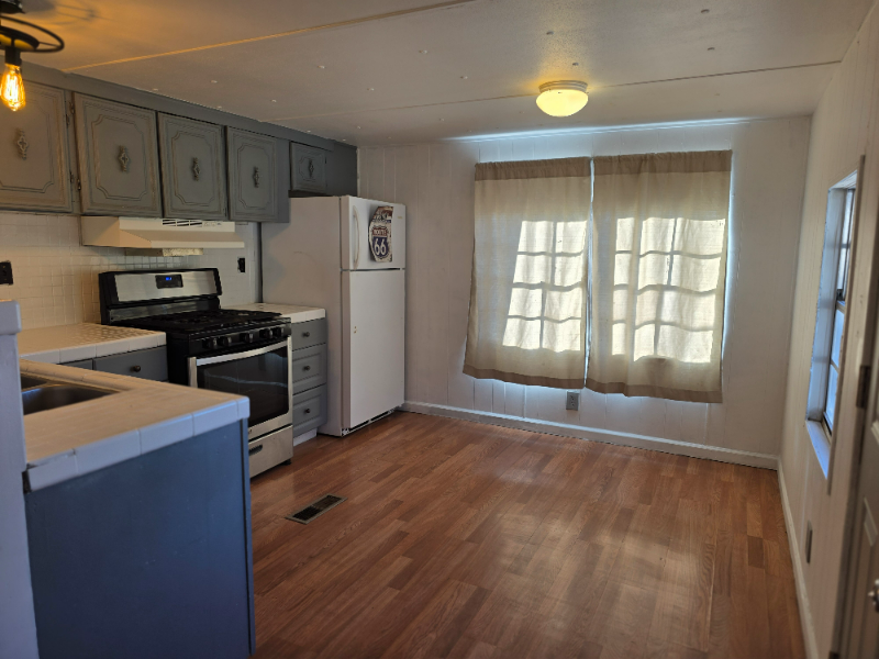 2325 E Packard Ave - Photo 2 of 13