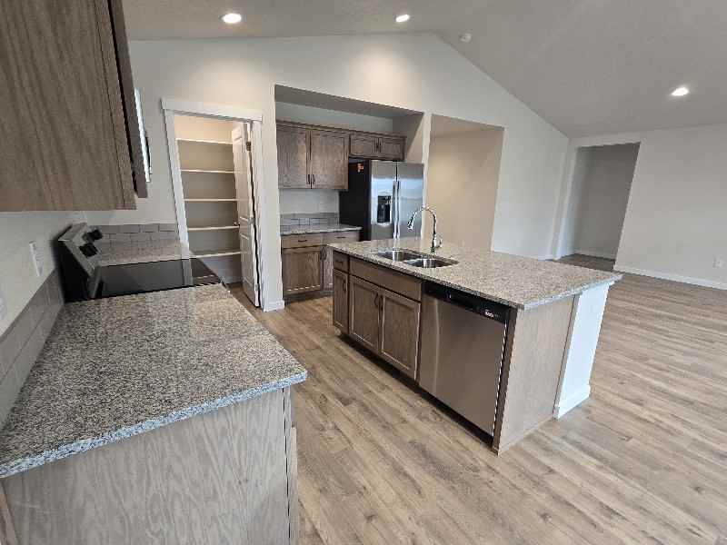 323 W Omphale St - Photo 2 of 25