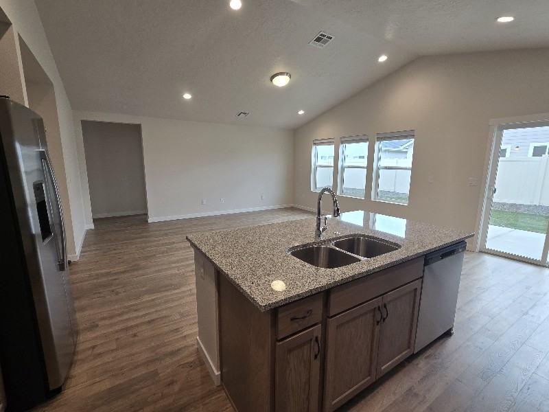 323 W Omphale St - Photo 4 of 25