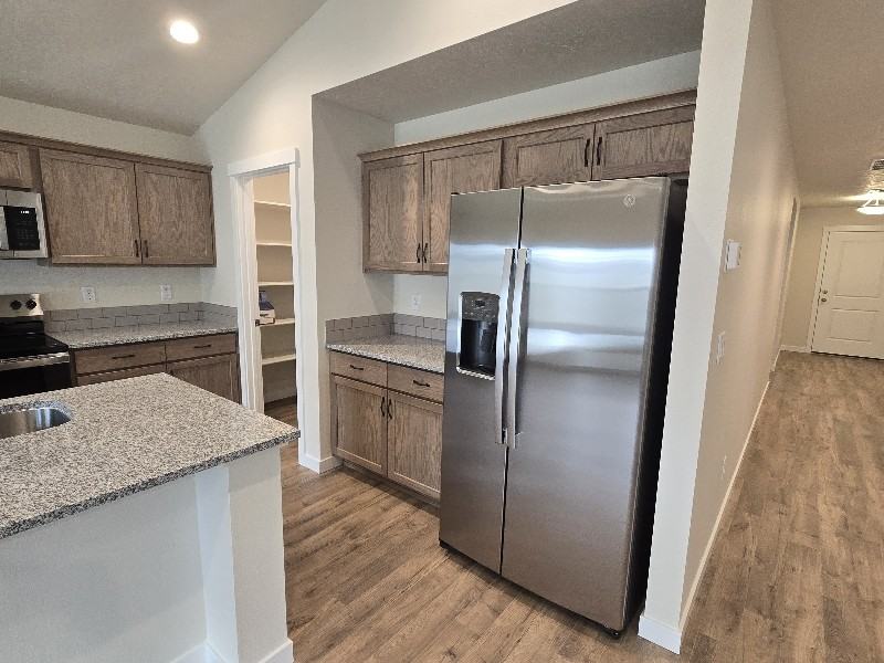 323 W Omphale St - Photo 6 of 25