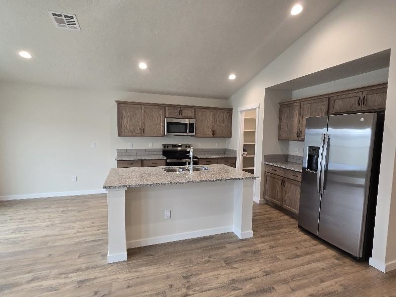 323 W Omphale St - Photo 7 of 25