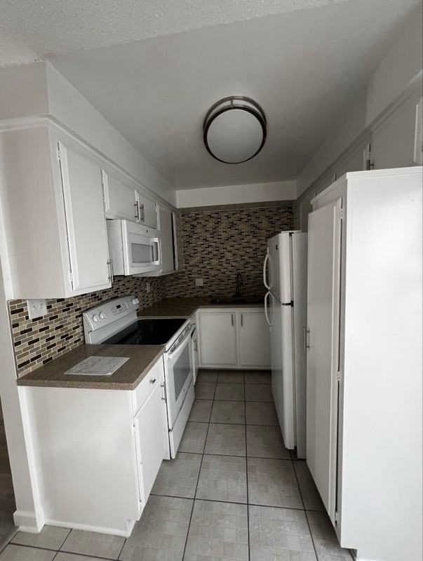 2435 W 227th St #B - Photo 4 of 9