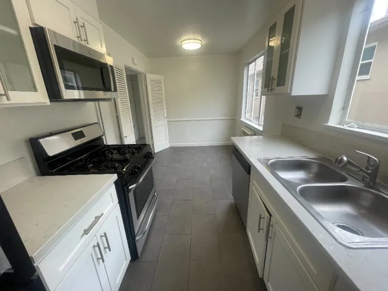 1280 N Laurel Ave #22 - Photo 5 of 15