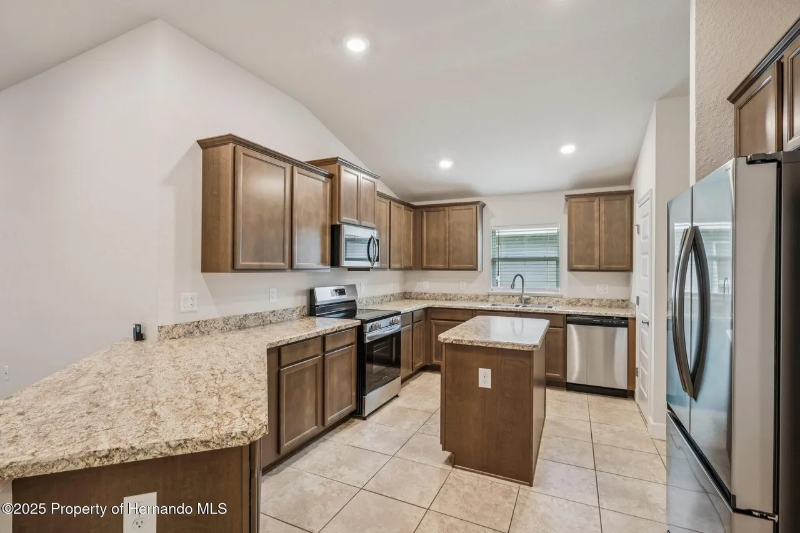 12518 Pine Bluff St - Photo 4 of 13