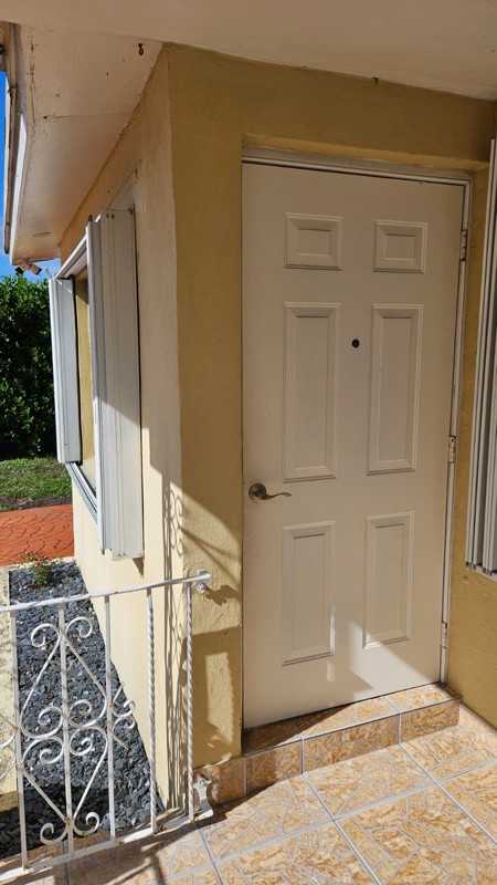 951 W 53rd St #1 - Photo 2 of 12