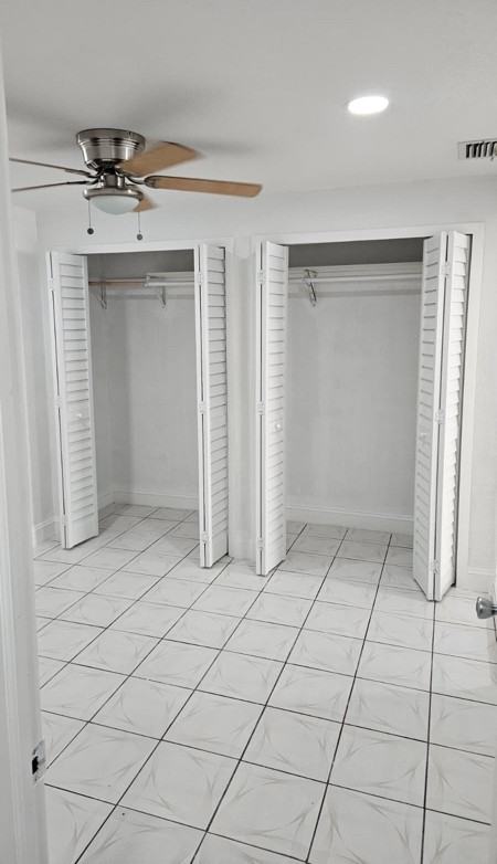 951 W 53rd St #1 - Photo 5 of 12