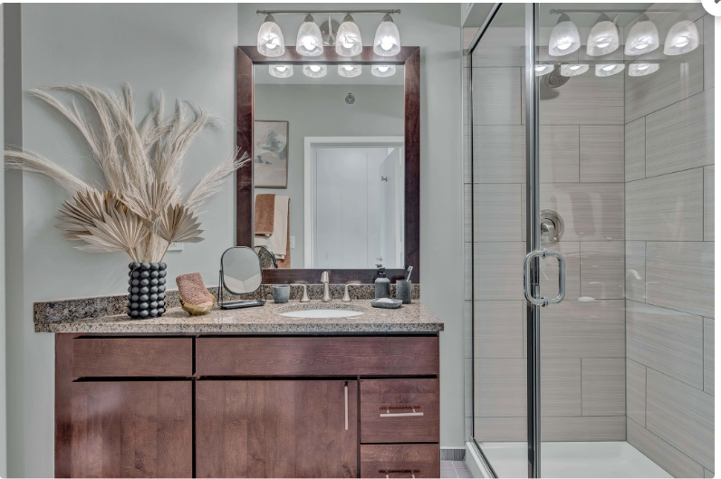 347 E Ohio St - Photo 3 of 12