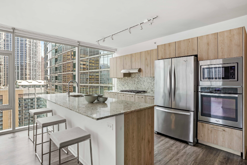 242 E Illinois St - Photo 4 of 20