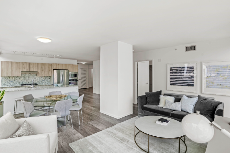 242 E Illinois St - Photo 7 of 20