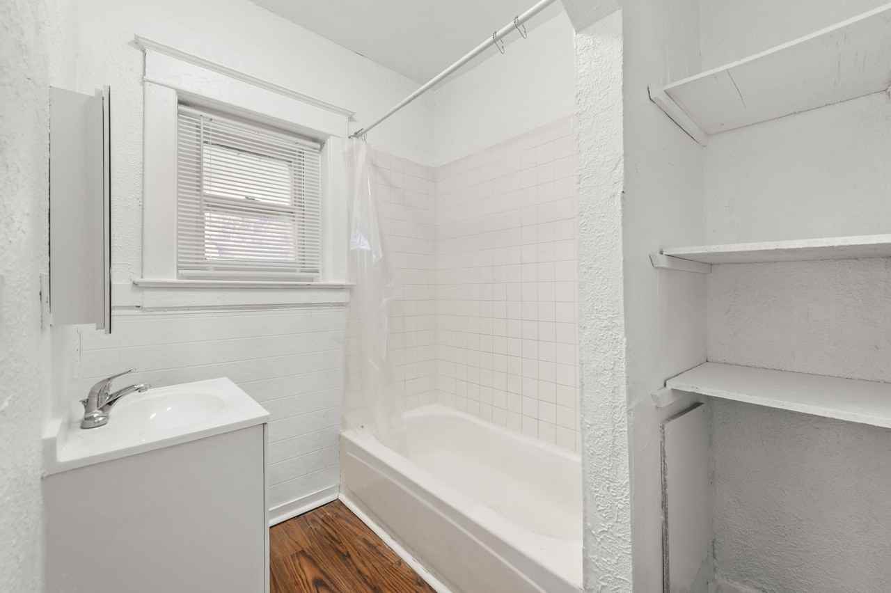 2207 E 24th Ter #B - Photo 3 of 25