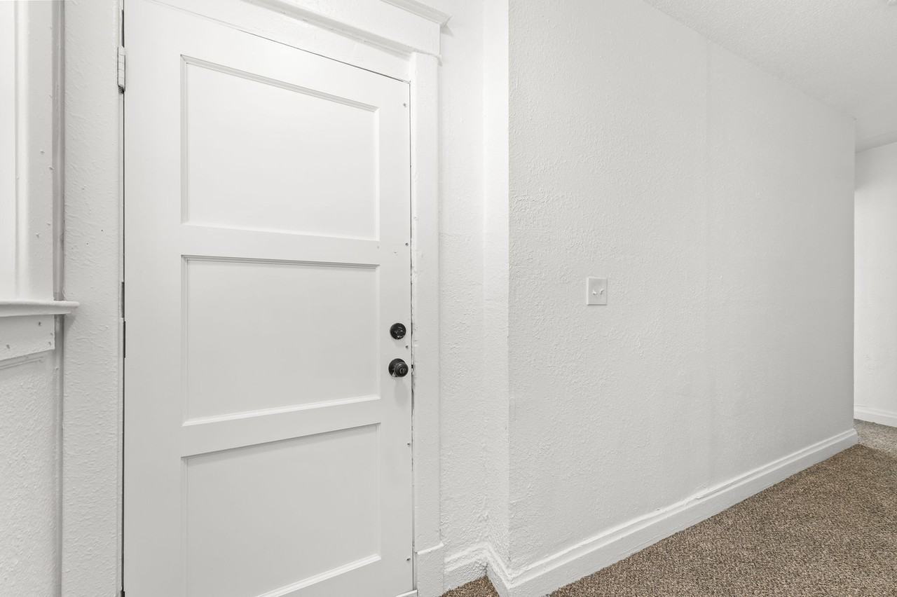 2207 E 24th Ter #B - Photo 5 of 25