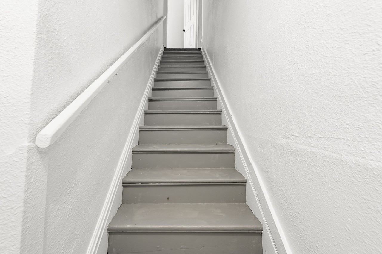 2207 E 24th Ter #B - Photo 7 of 25