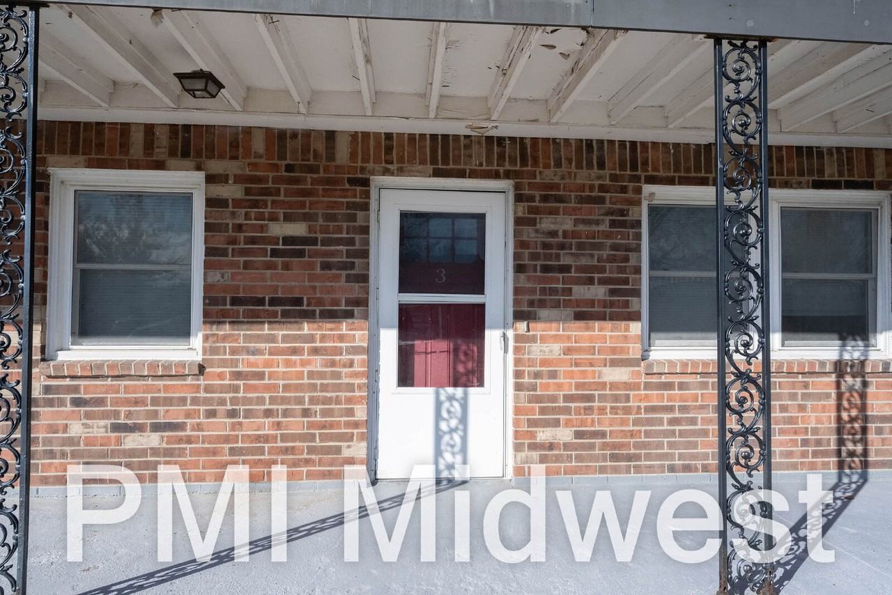 140 Maple Park Dr Apt 3 - Photo 2 of 26