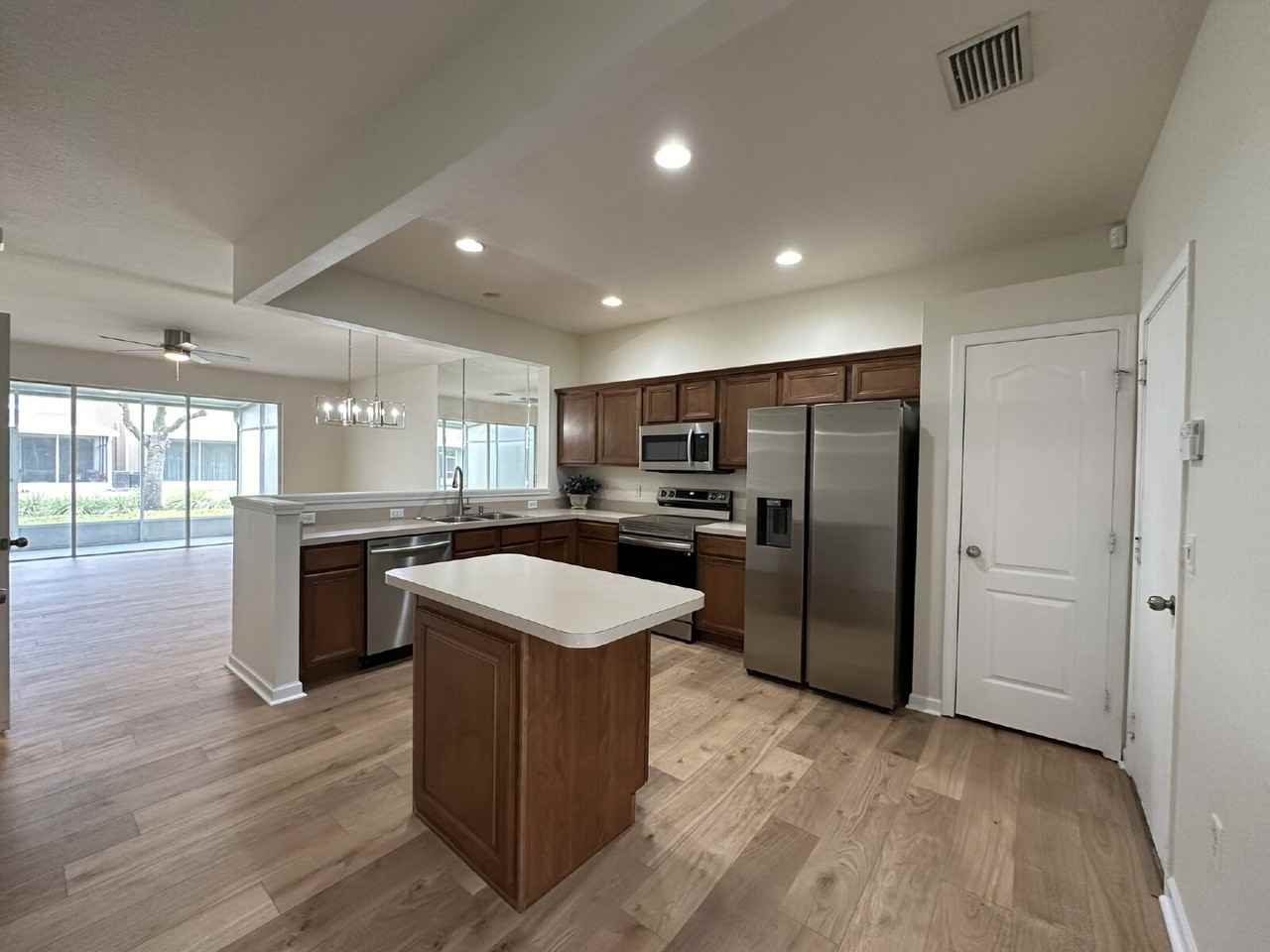 8363 72nd St E - Photo 4 of 34