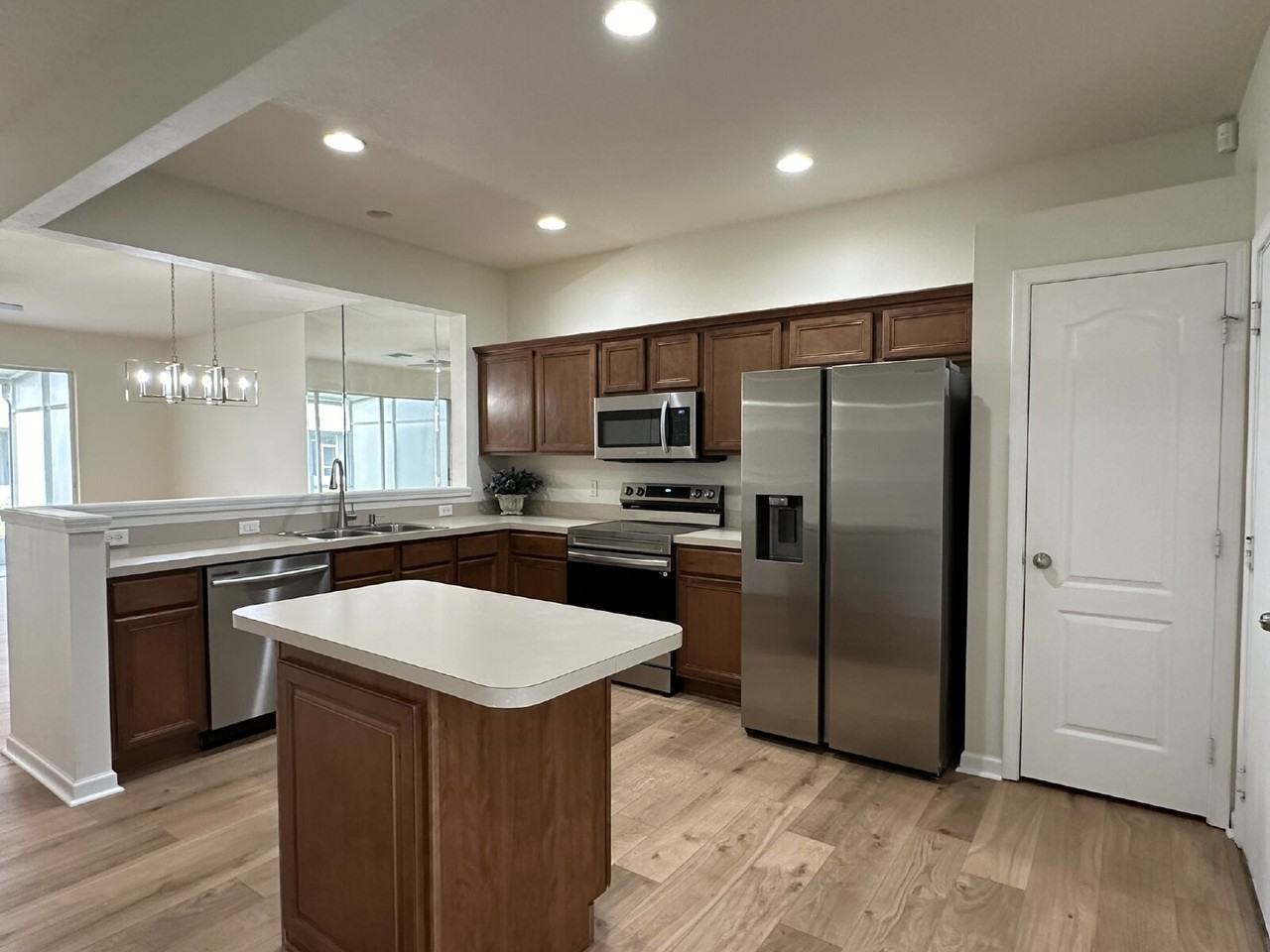 8363 72nd St E - Photo 5 of 34