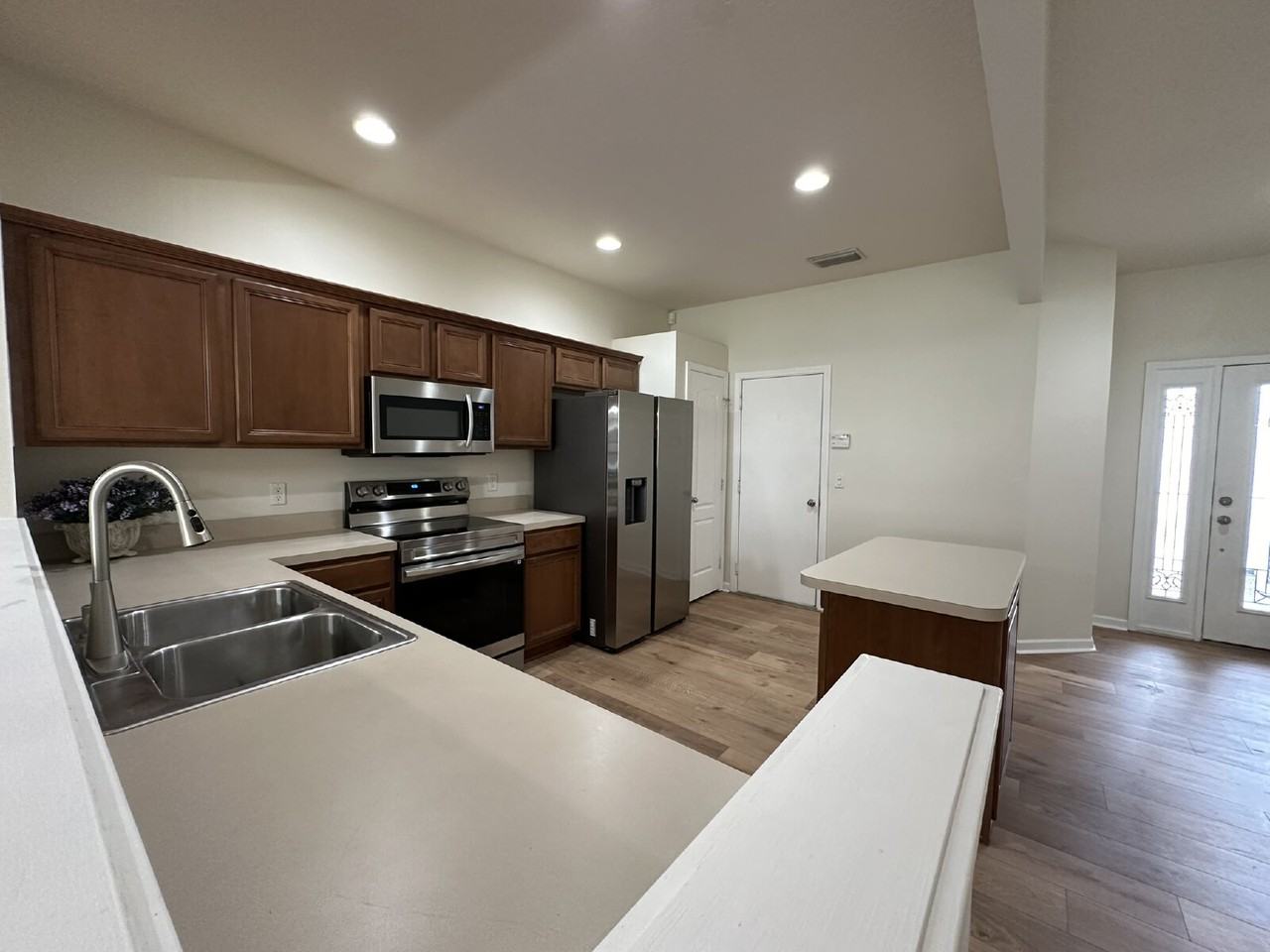 8363 72nd St E - Photo 7 of 34