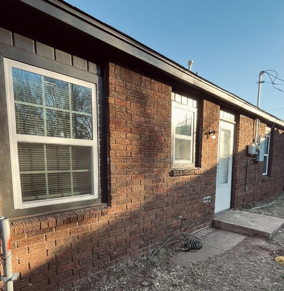 1136 Se 21st St - Photo 3 of 20