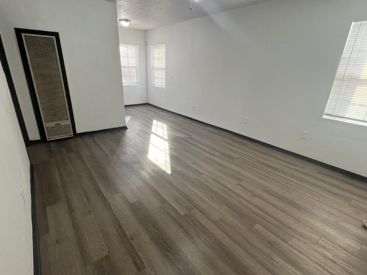 1136 Se 21st St - Photo 5 of 20