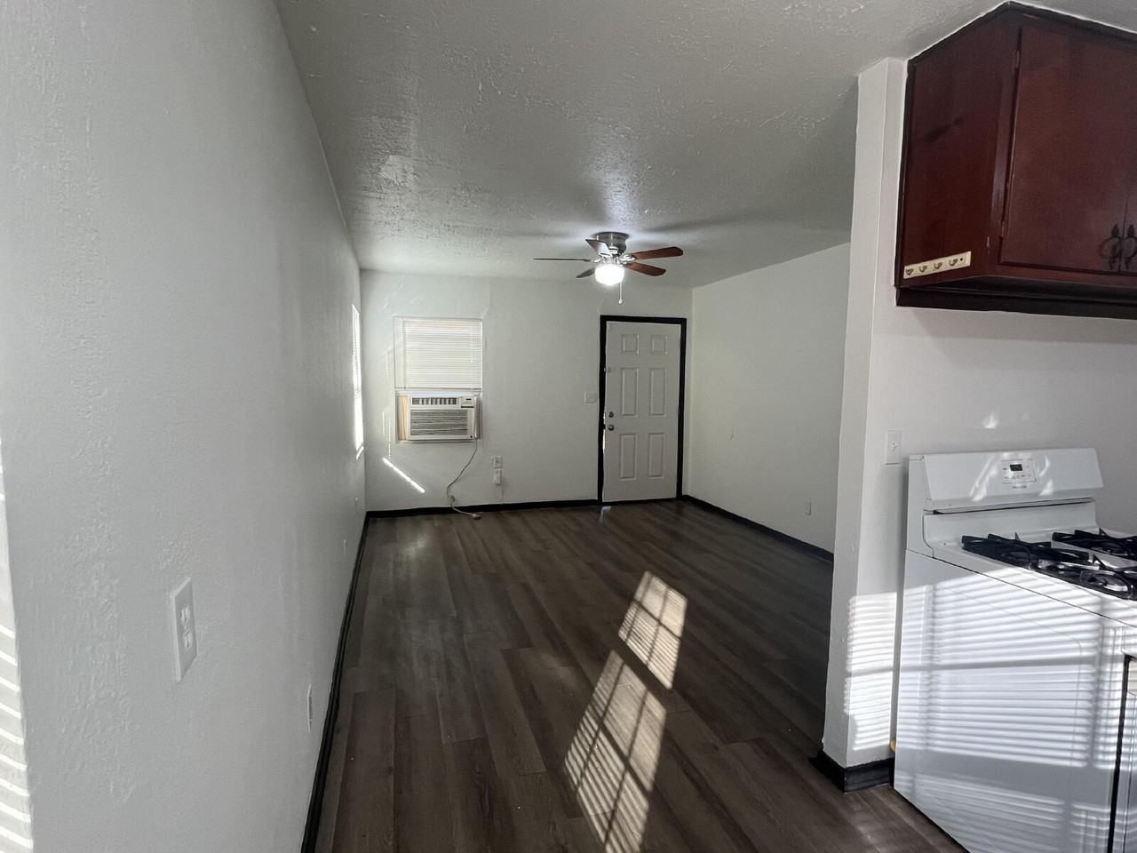 1136 Se 21st St - Photo 6 of 20