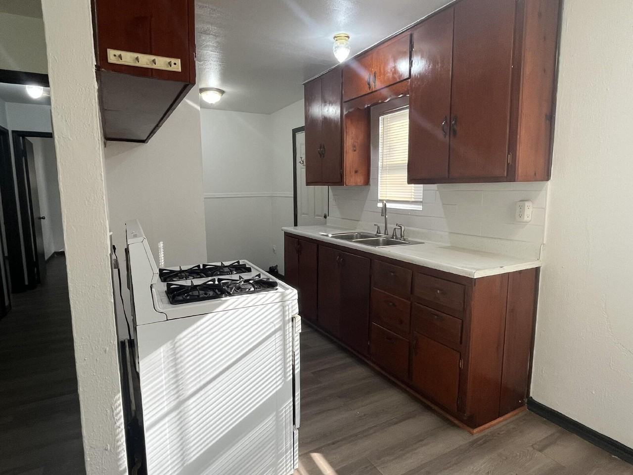 1136 Se 21st St - Photo 7 of 20