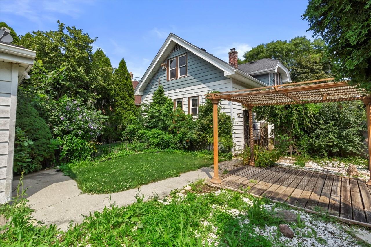 5561 N 39th St - Photo 2 of 40