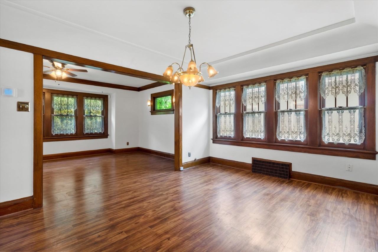 5561 N 39th St - Photo 3 of 40