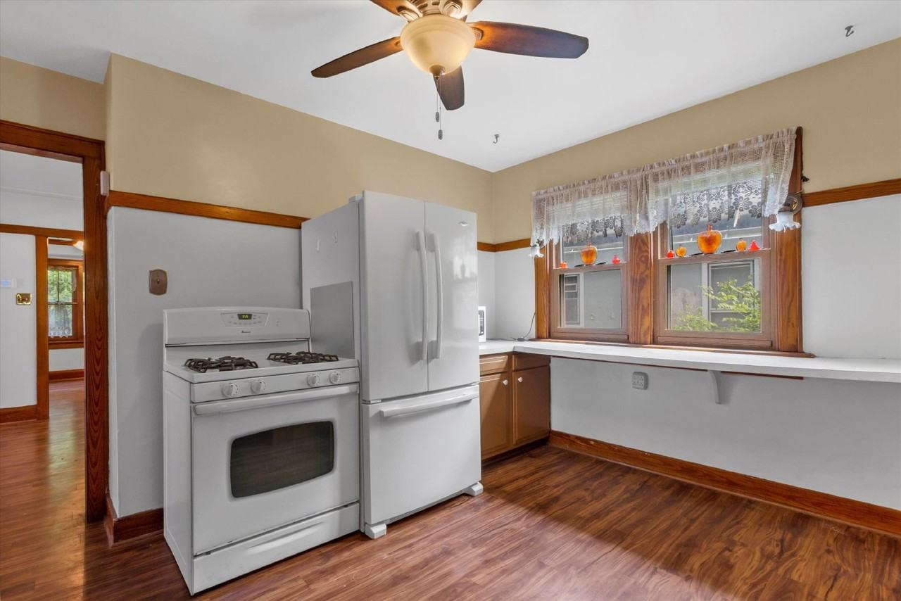 5561 N 39th St - Photo 4 of 40