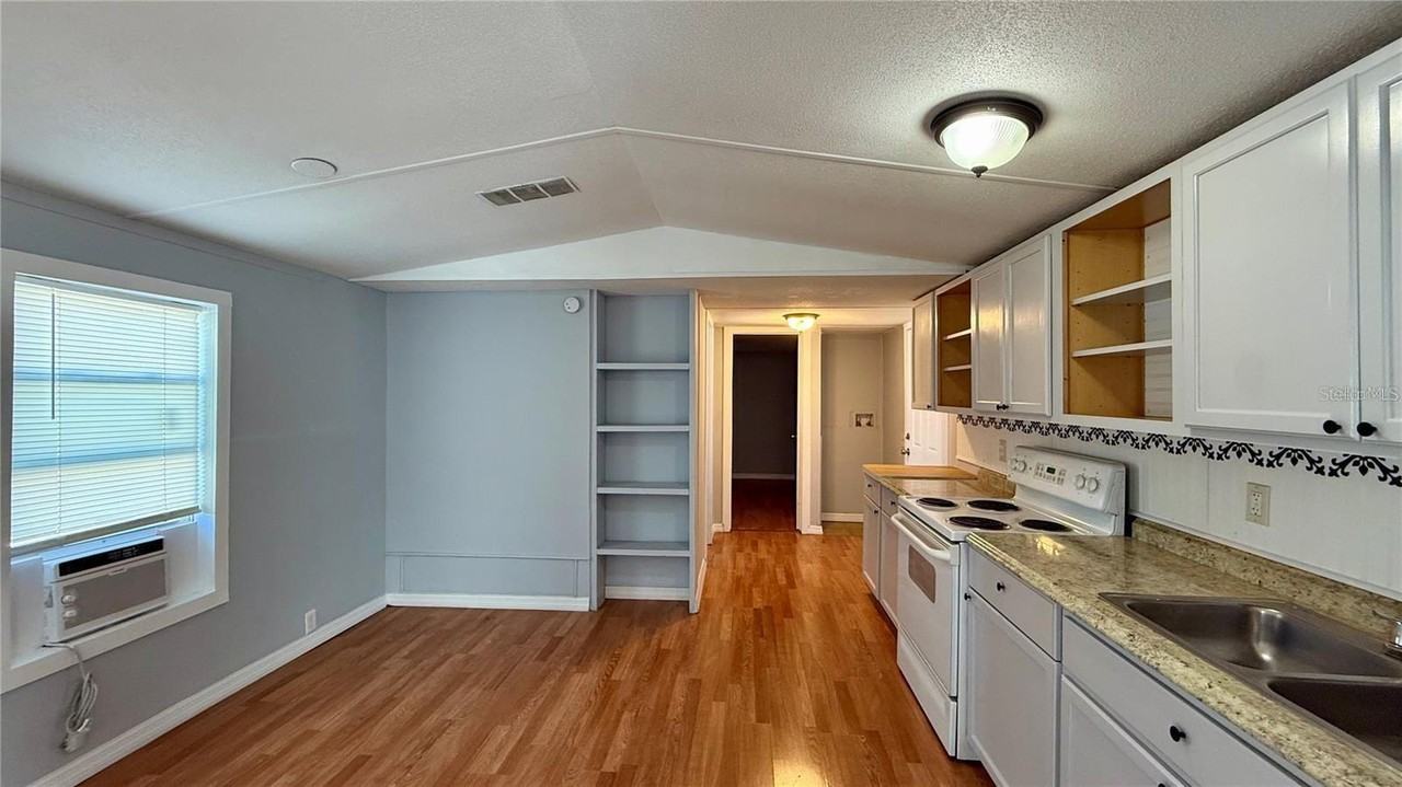 639 Ellison Pkwy - Photo 5 of 19