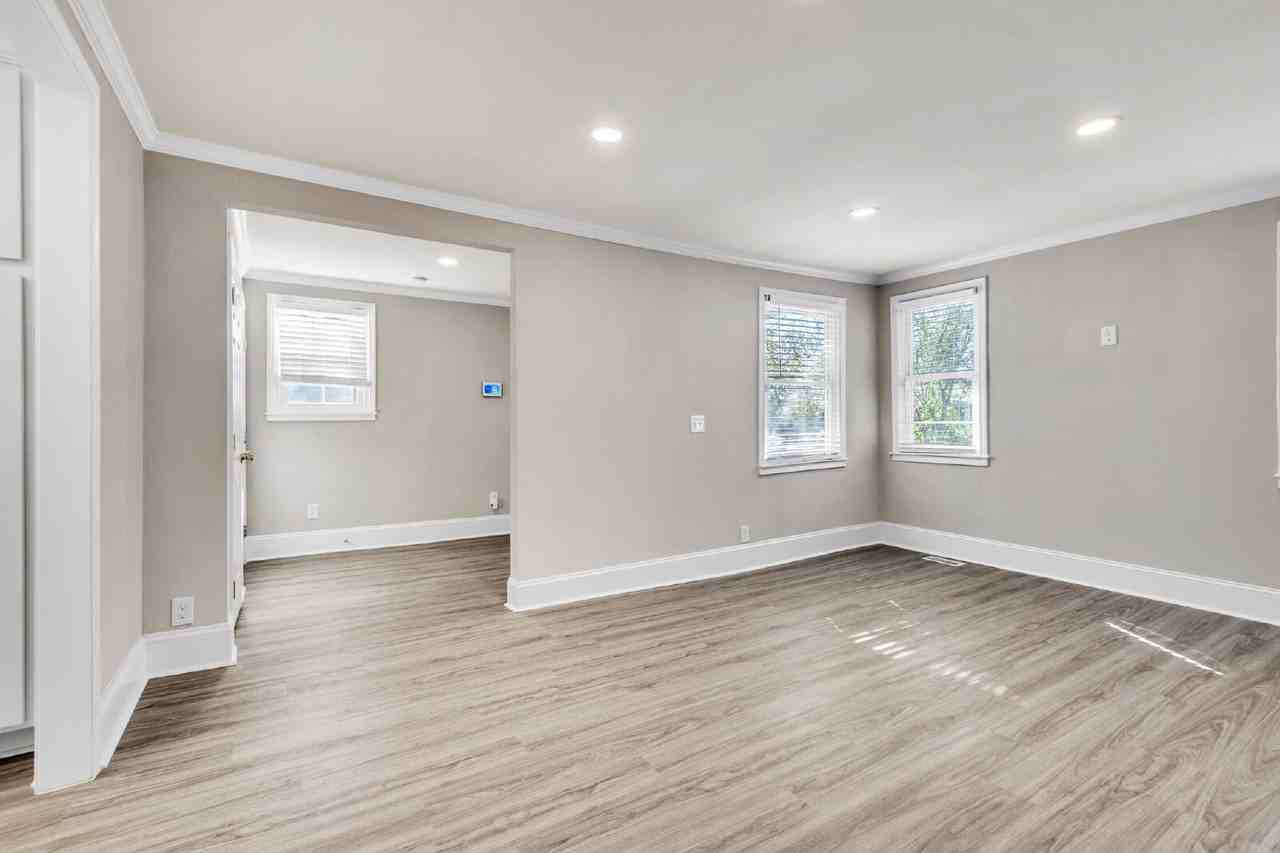 25 Celand St - Photo 6 of 27