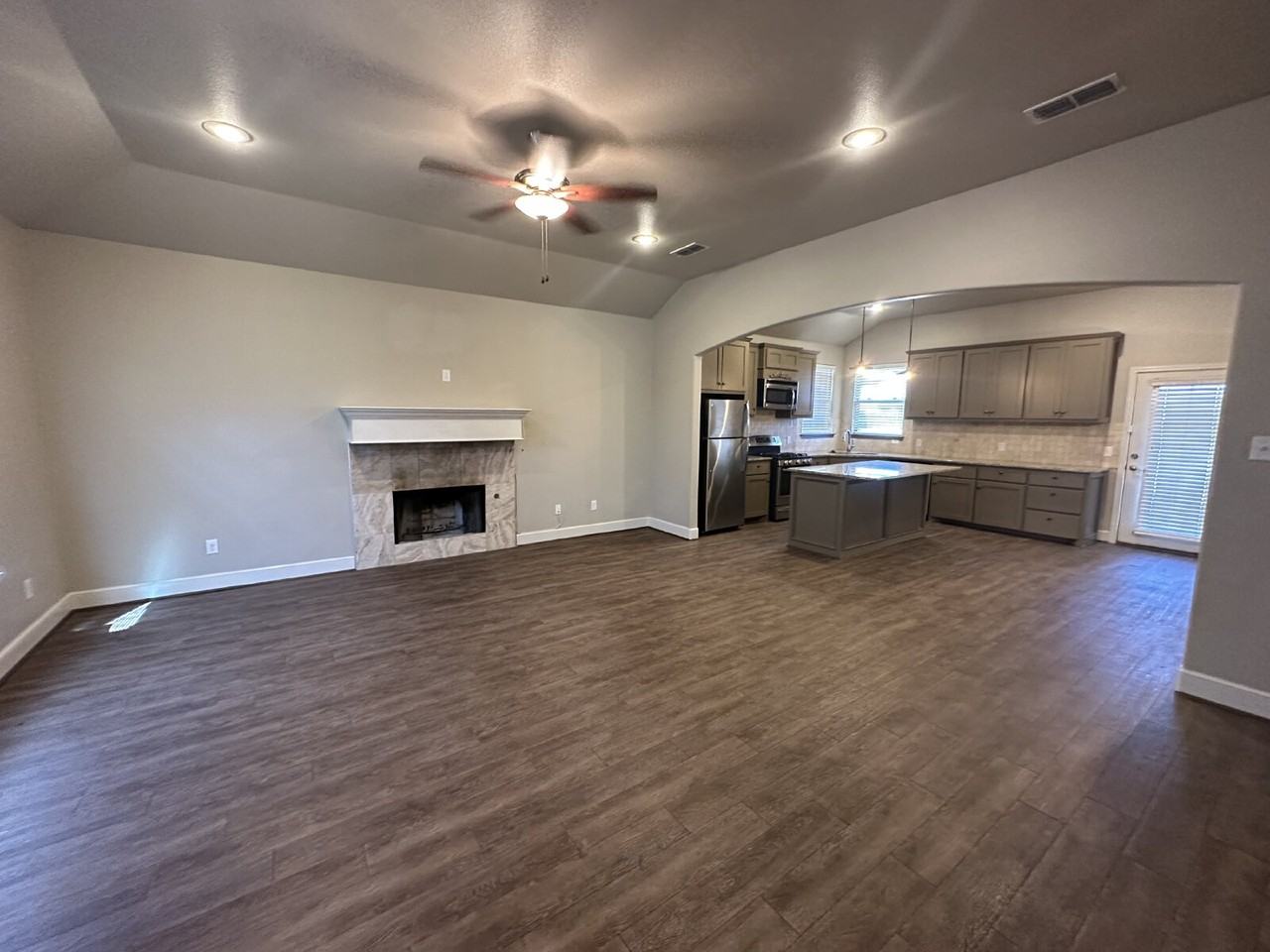 11211 Athens - Photo 2 of 16