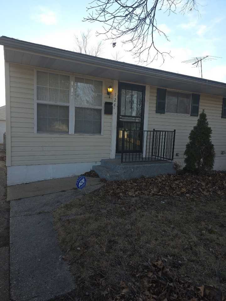 124 Perthshire Rd - Photo 2 of 23