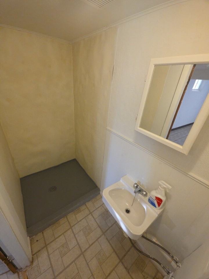 124 Perthshire Rd - Photo 5 of 23