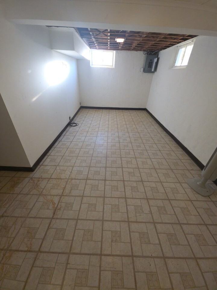 124 Perthshire Rd - Photo 7 of 23