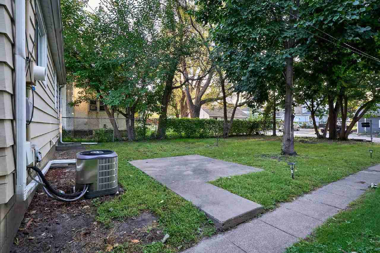 1090 11th Ave Se - Photo 4 of 19