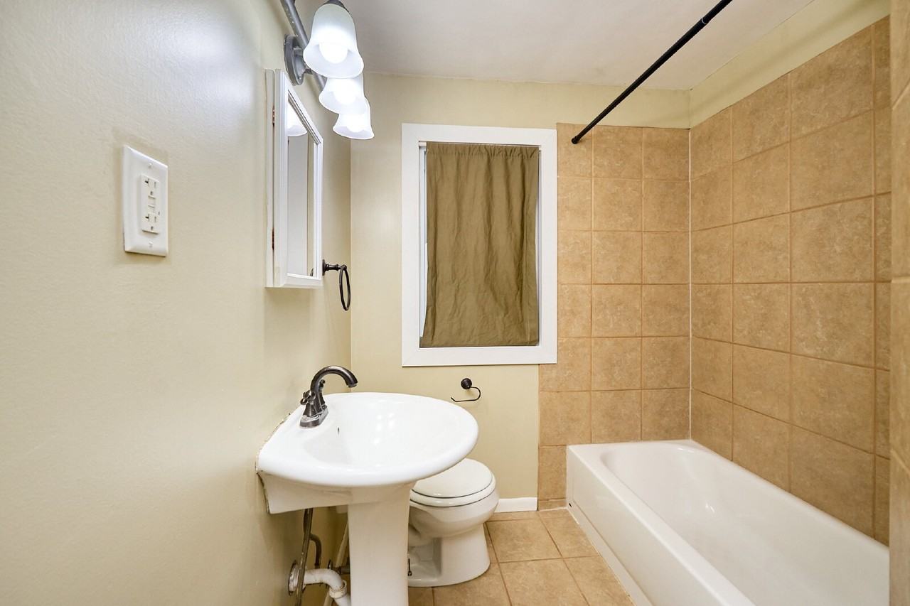 1090 11th Ave Se - Photo 6 of 19