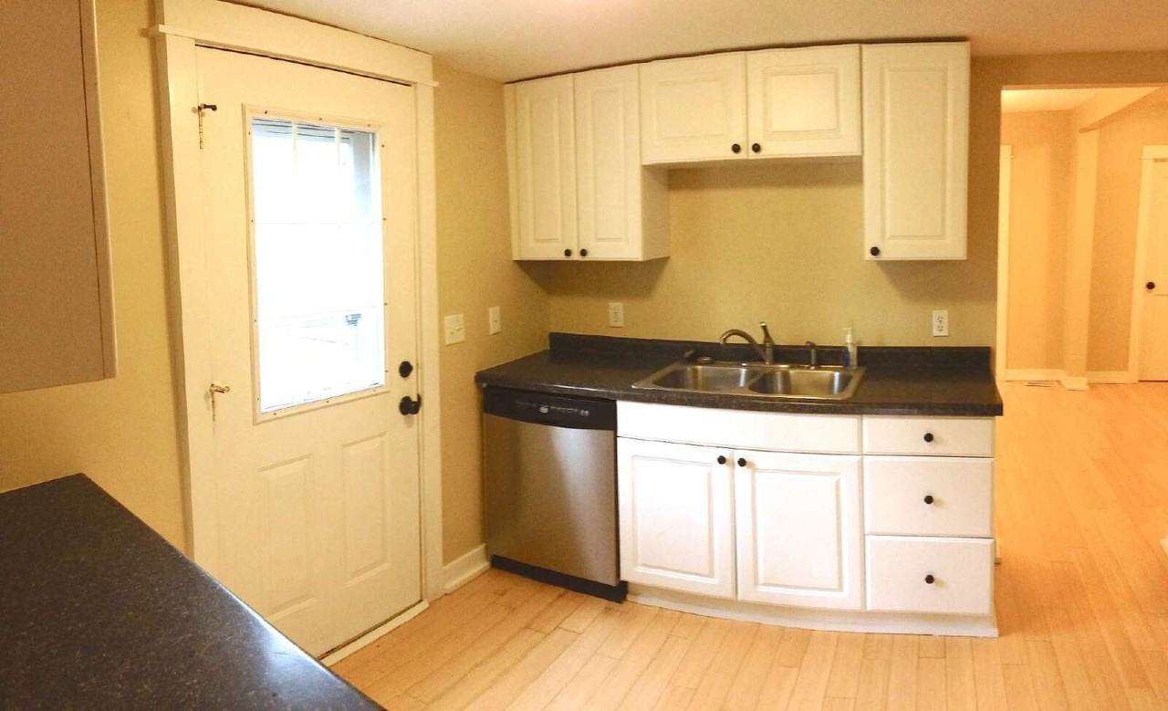 2319 Cole Ave Se - Photo 4 of 11